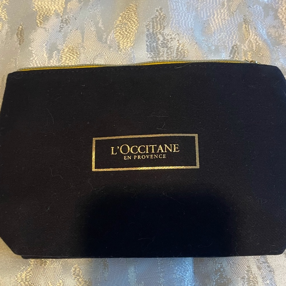 L’Occitane makeup bag NWO